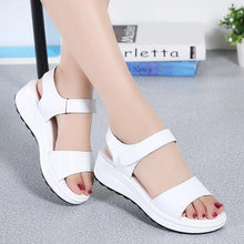 Carregar imagem no visualizador da galeria, Sandália Ortopédica Isabelle
